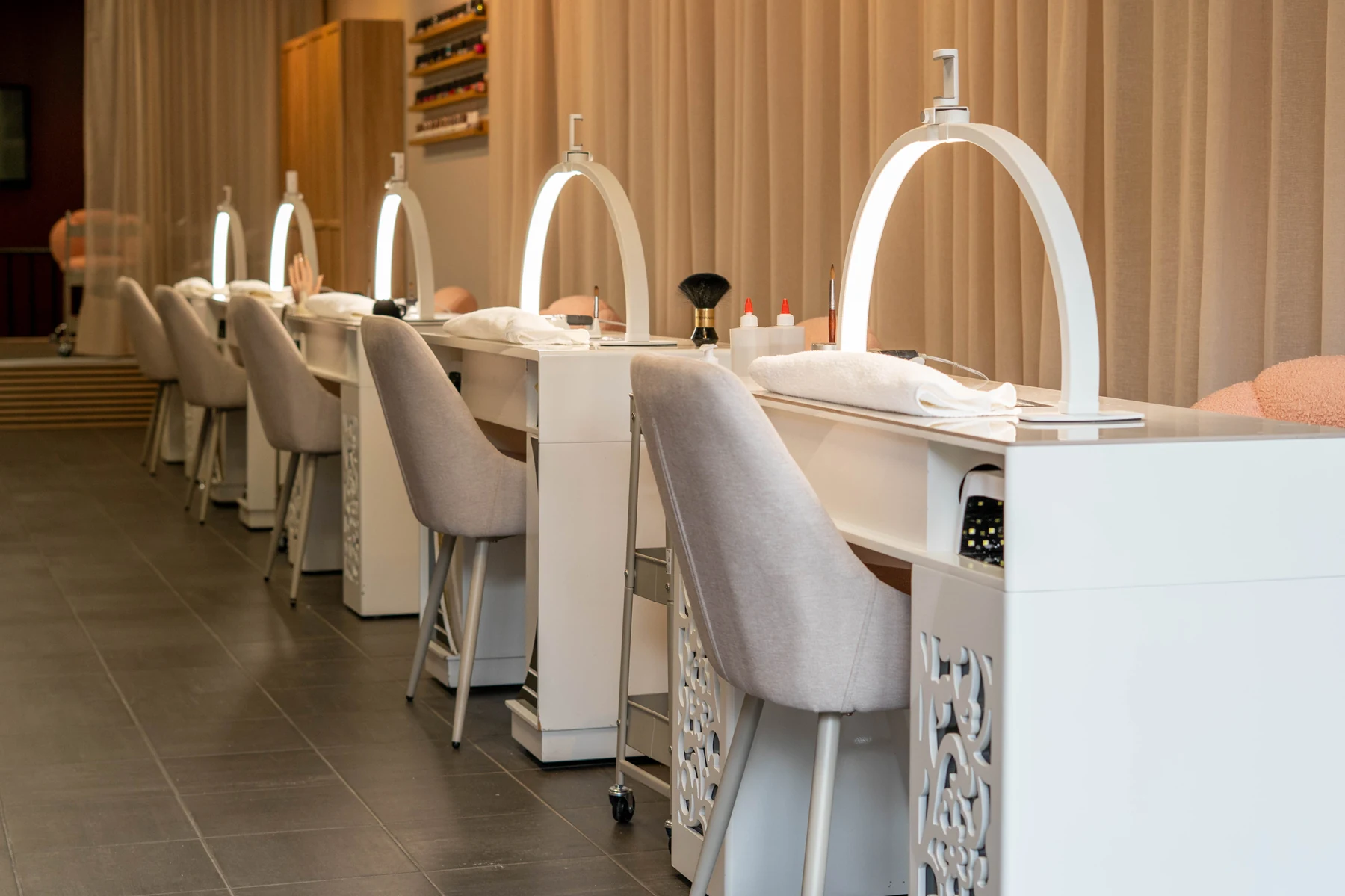 Lugn och välkomnande miljö hos Aura Nails