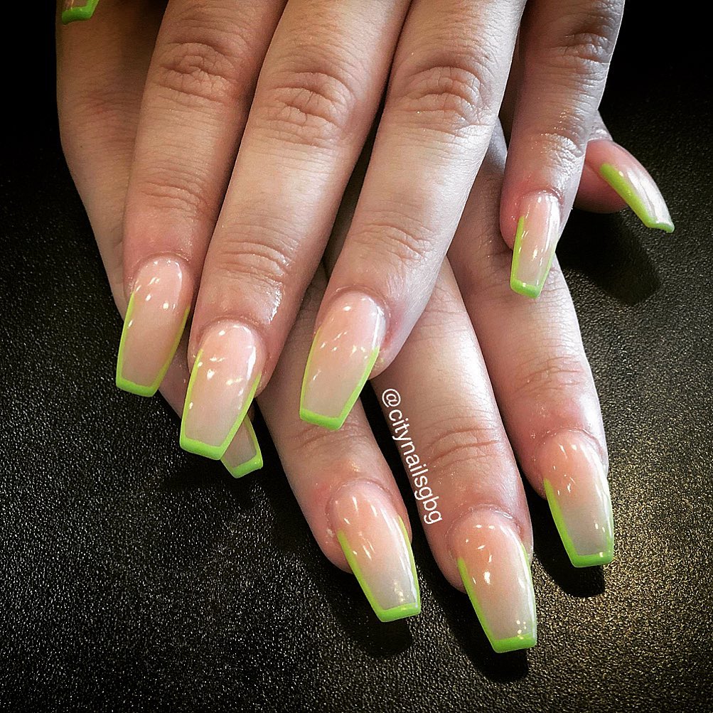 Boka tid hos Aura Nails