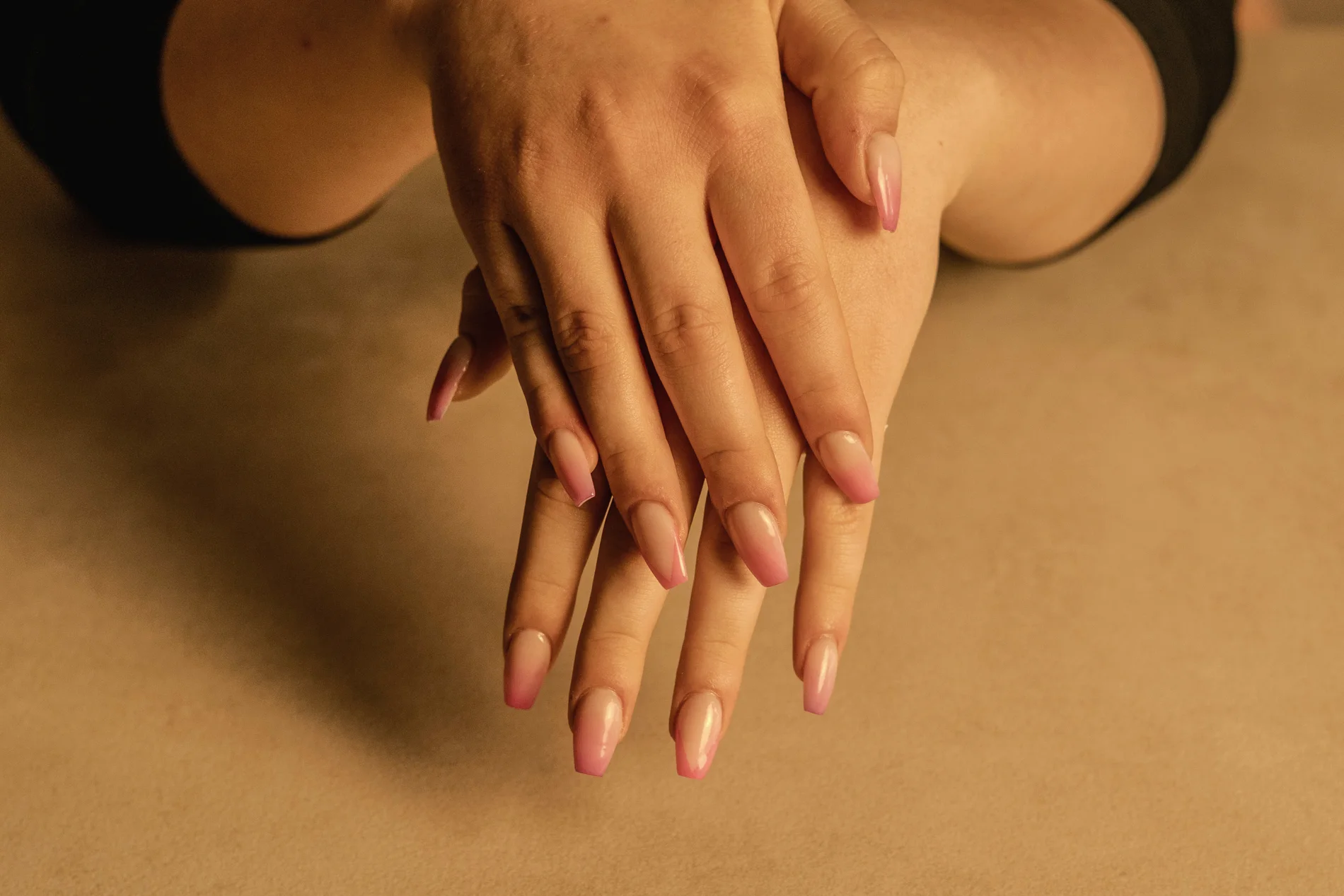 Gelénaglar med glossy finish hos Aura Nails