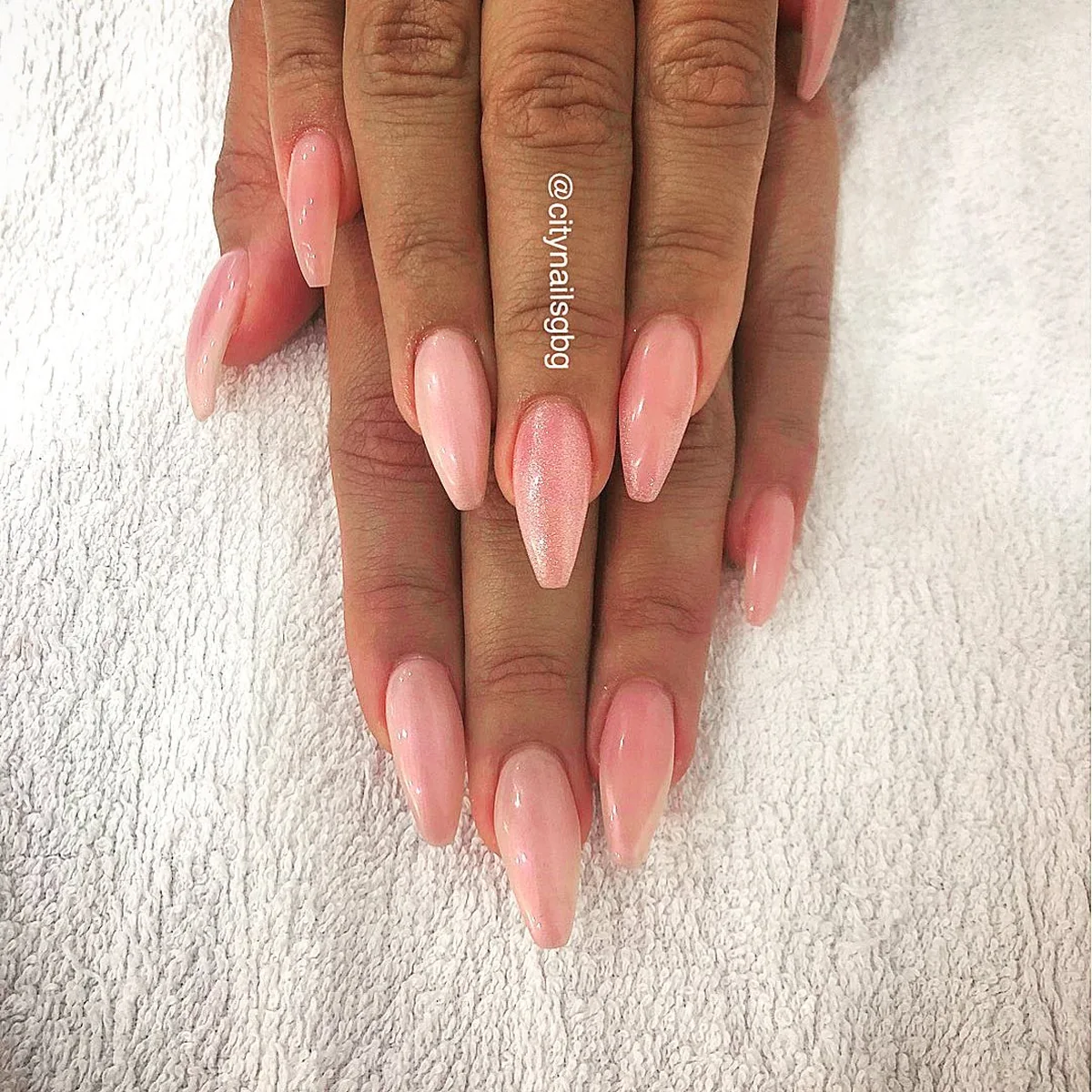 Resultatbild 2 från Aura Nails